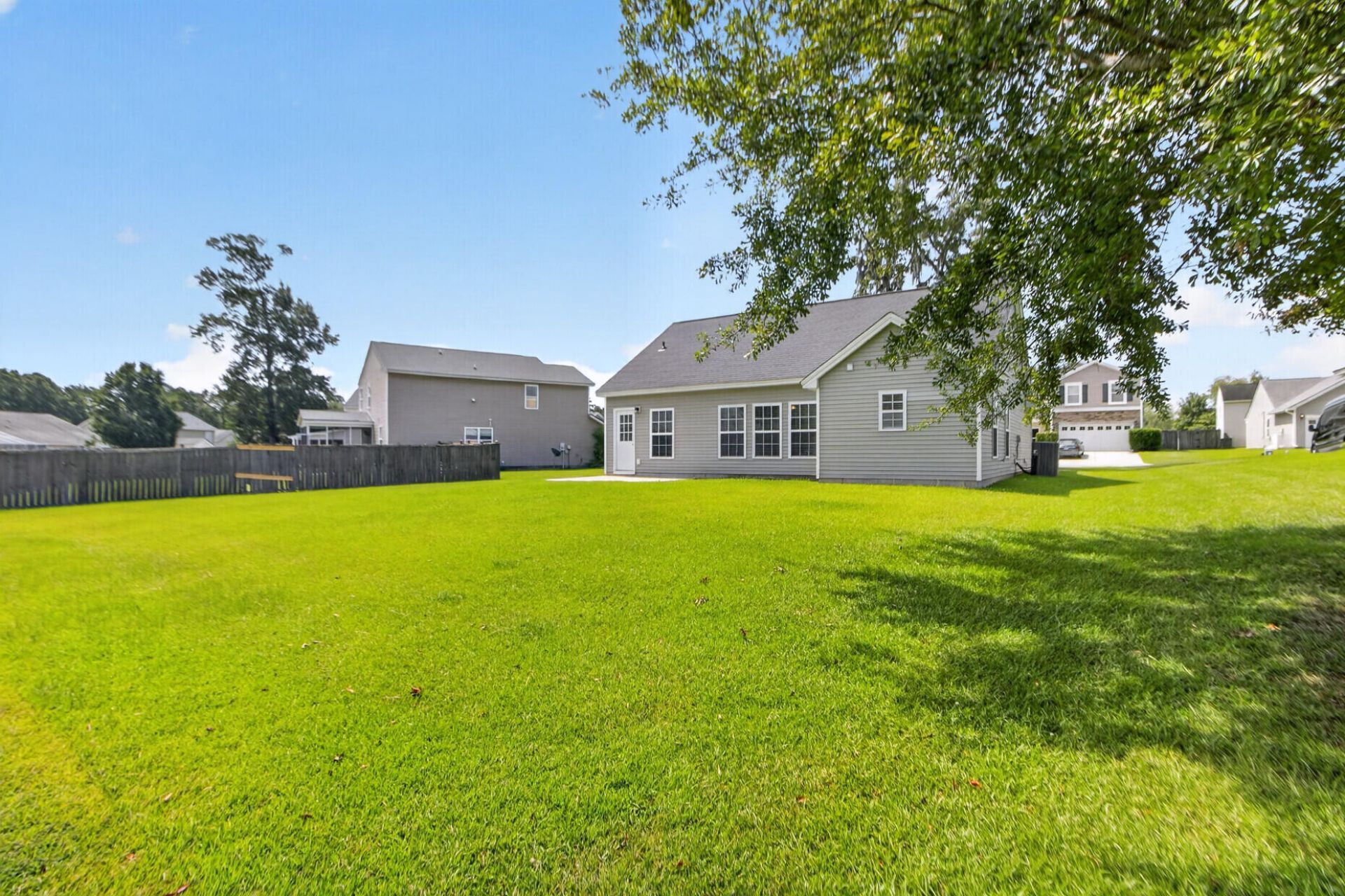 425 Watershed Drive Photo 32