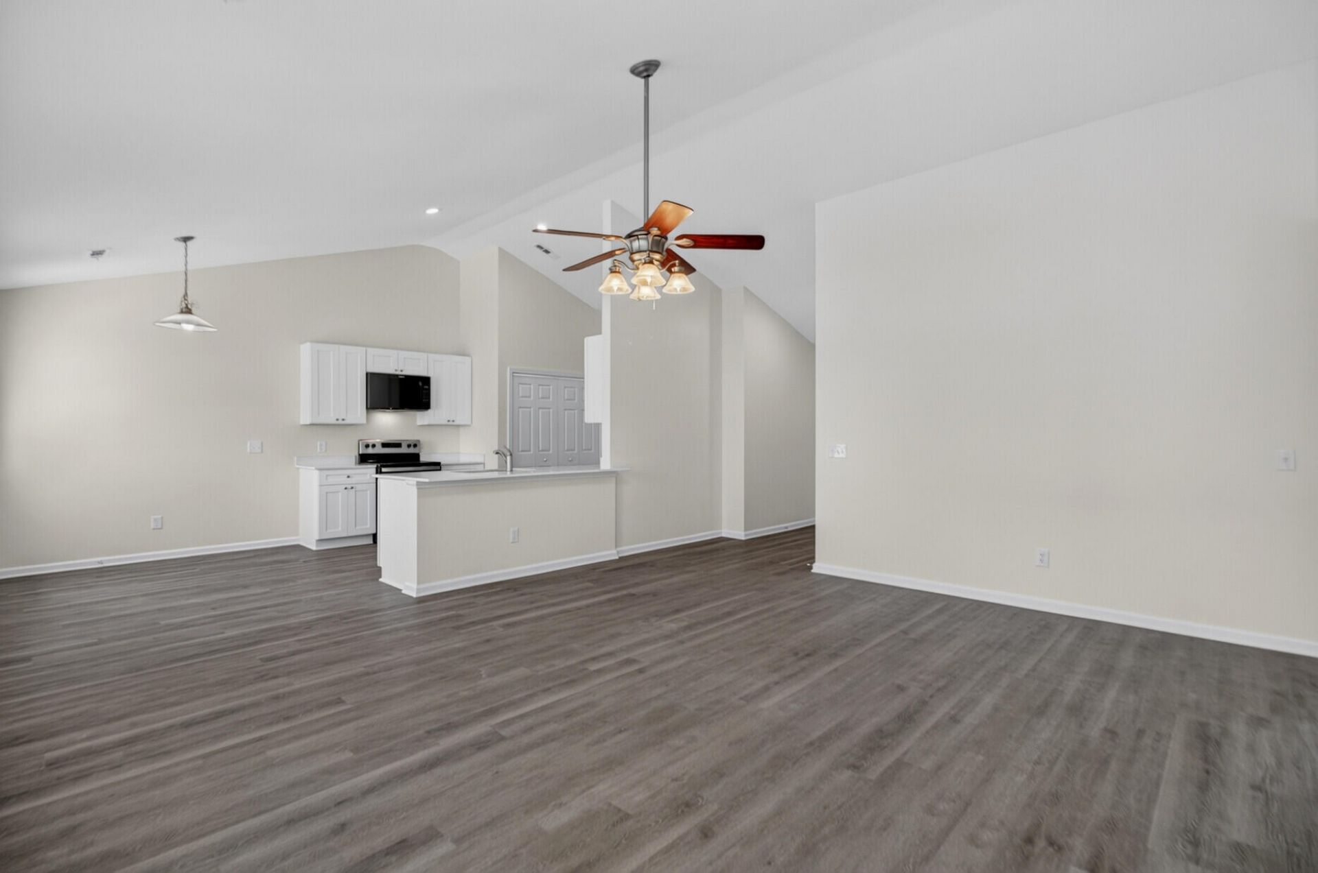 425 Watershed Drive Photo 8
