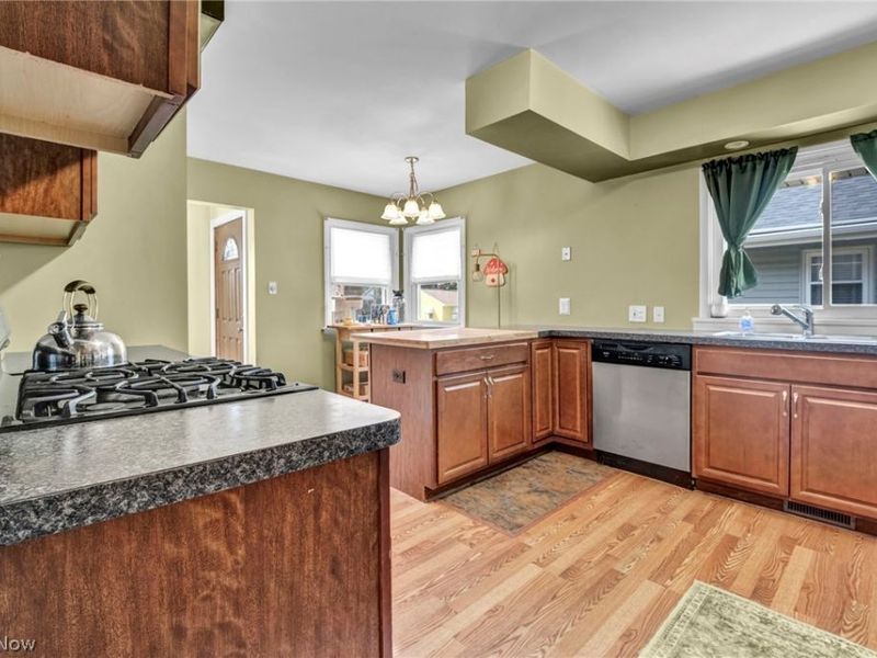 33 Devonshire Drive , Akron, OH 44312 Photo 10