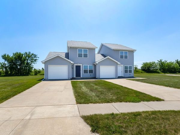 520 Prairie Meadow Drive , Blue Grass, IA 52726