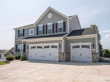 8 Adam Chris Drive, West Seneca, NY 14224