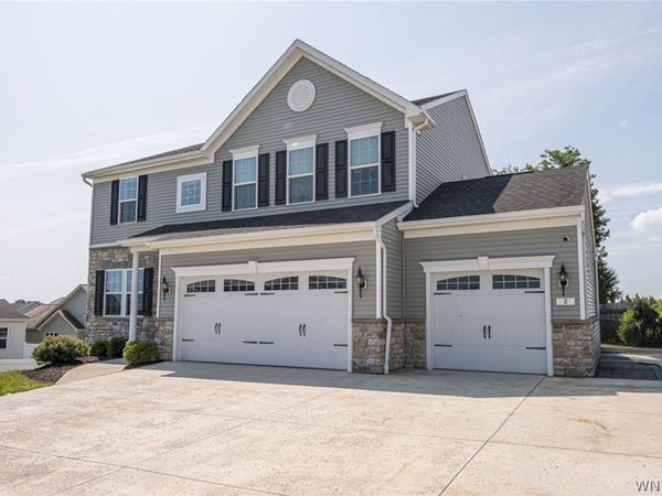 8 Adam Chris Drive, West Seneca, NY 14224