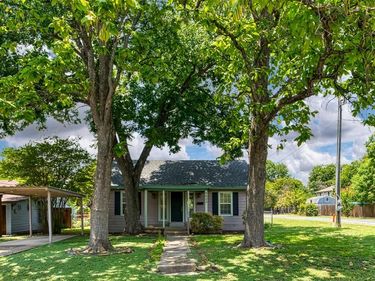 8823 San Benito Way, Dallas, TX 75218