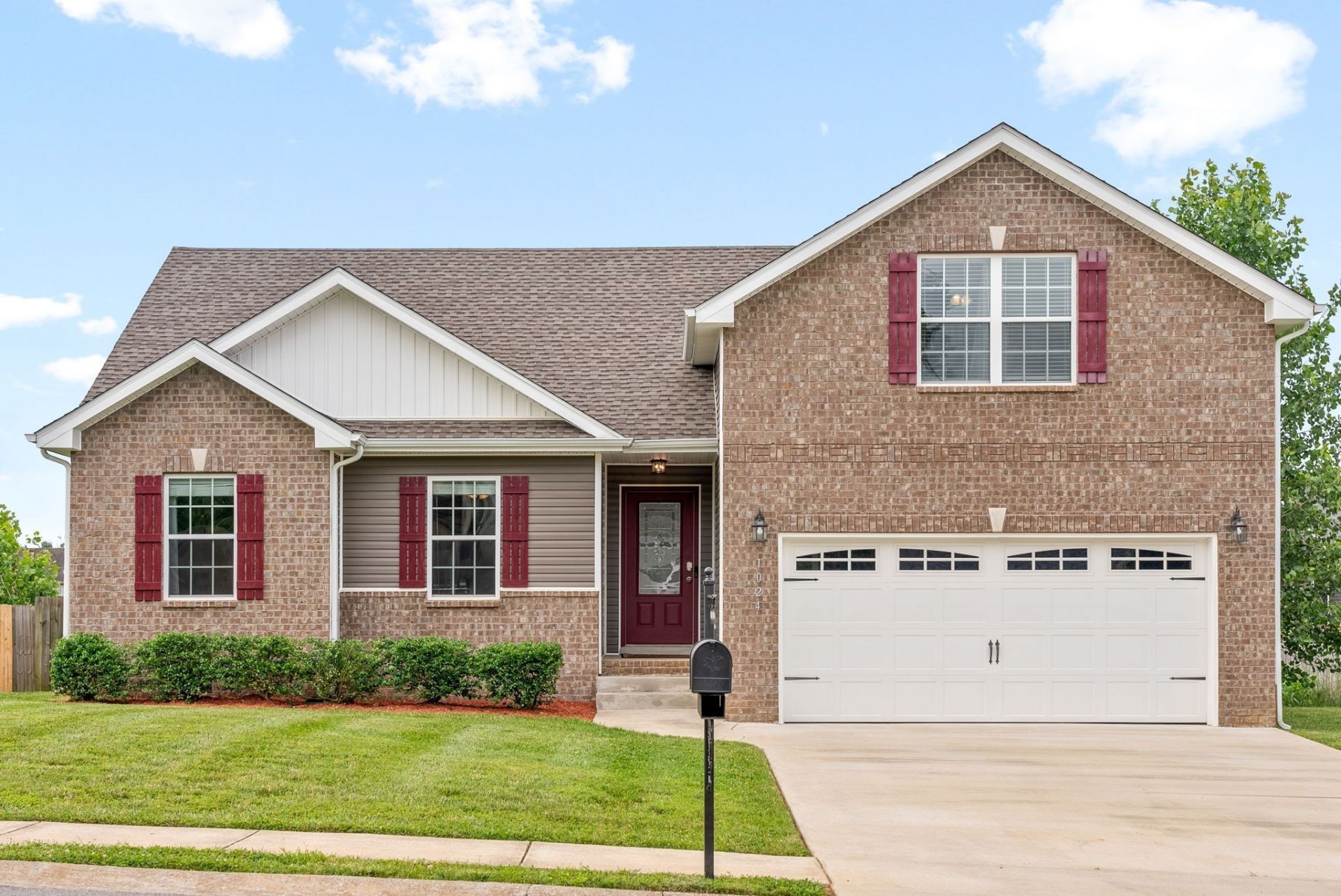 1024 Charles Thomas Dr, Clarksville, TN 37042 Main Photo