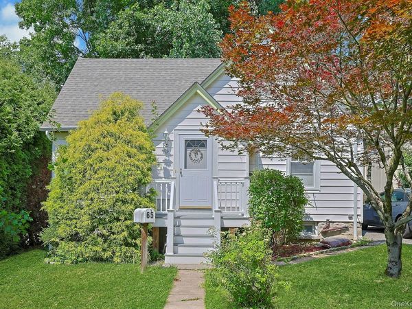 65 Laurel Place , Thornwood, NY 10594