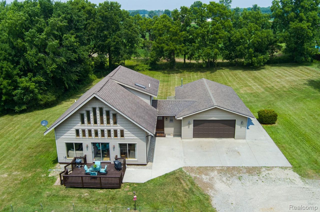 9038 Lahring Road, Argentine Township, Mi 48436 Main Photo