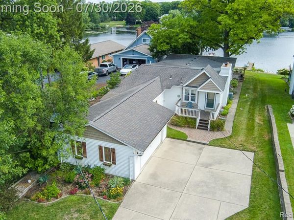 10470 King Road, Springfield Twp, MI 48350