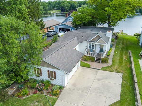 10470 King Road, Springfield Township, Mi 48350