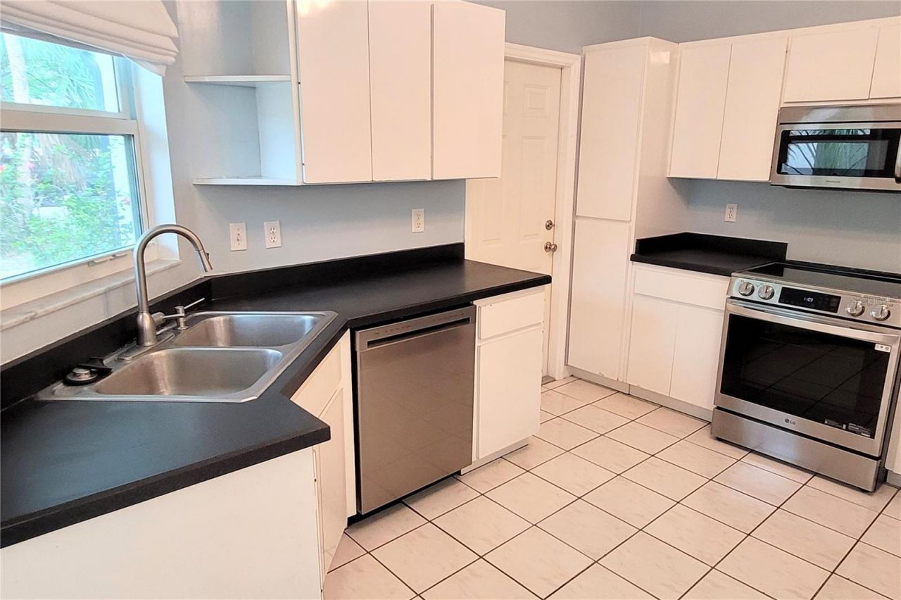2354 Tami Sola Street, Sarasota, FL 34237 Photo