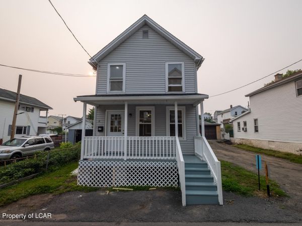 17 Griffiths Lane, Wilkes-Barre, PA 18702