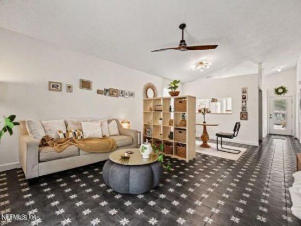 1324 INDEPENDENCE Drive, Unit B, Orange Park, FL 32065