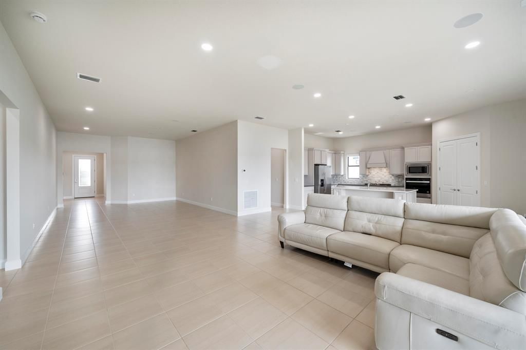 818 SE Courances Drive, Port Saint Lucie, FL 34984 Photo