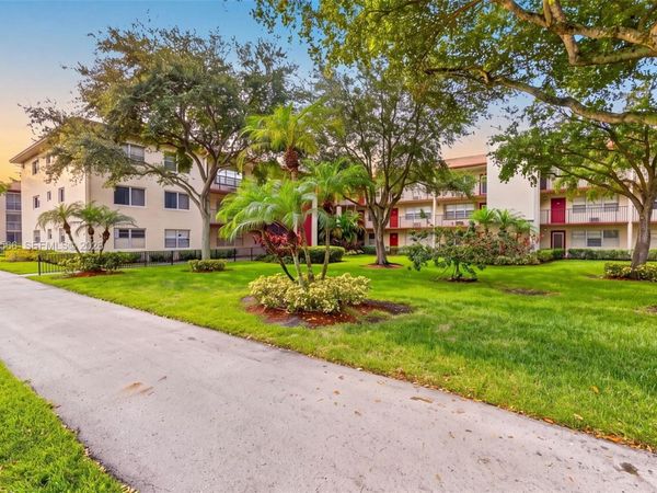13350 SW 1st St, Unit 103P, Pembroke Pines, FL 33027