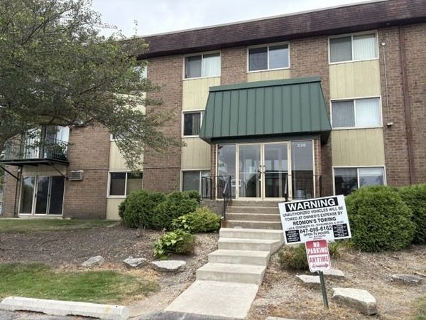 230 Springhill Drive , Unit 103, Roselle, IL 60172