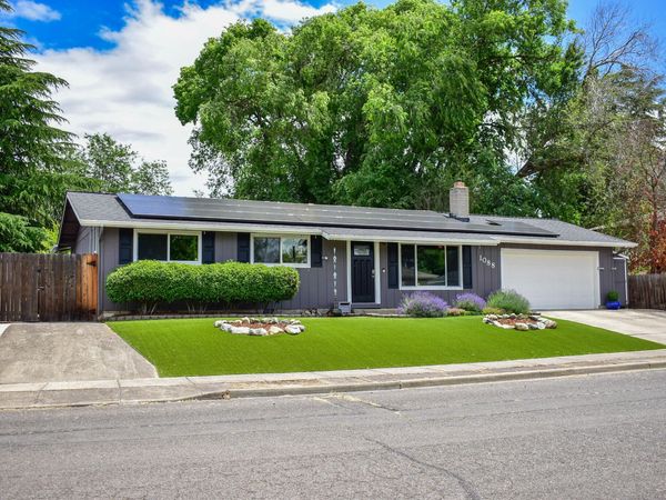 1088 N 5th Street, Central Point, OR 97502