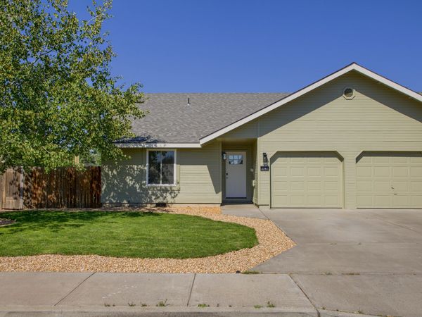 2741 SW 28th Street, Redmond, OR 97756