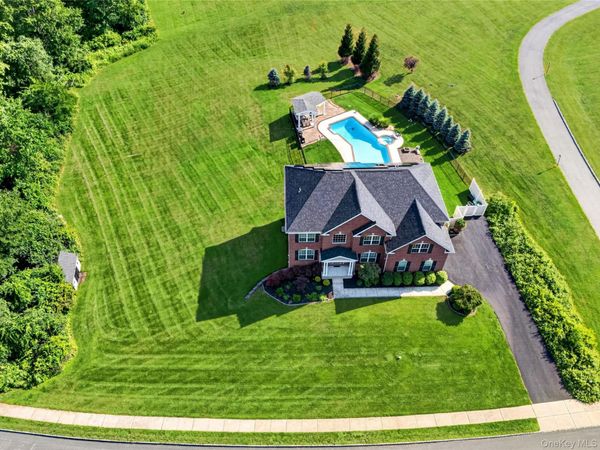 33 Luthien Forest Road, New Windsor, NY 12553