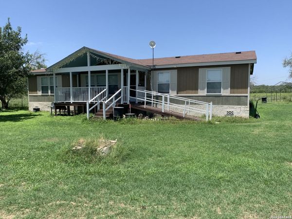 519 E 6714 E, Natalia, TX 78059