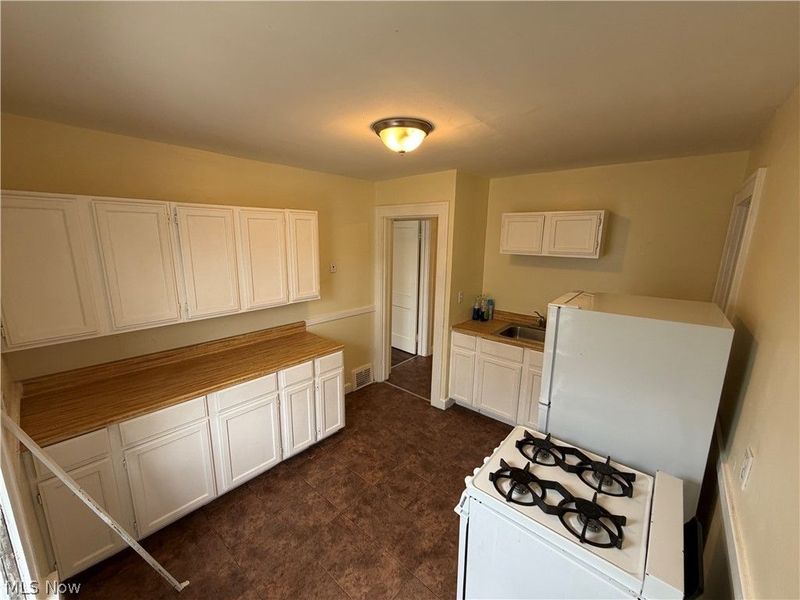 13504 Rexwood Avenue , Unit 2, Garfield Heights, OH 44105 Photo 5