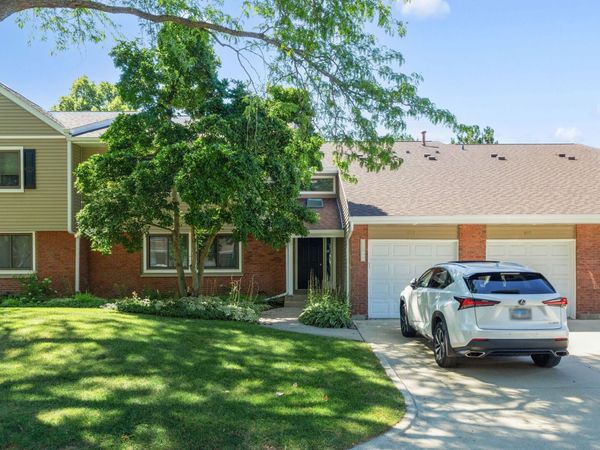 995 S Pinetree Circle , Unit 995, Buffalo Grove, IL 60089