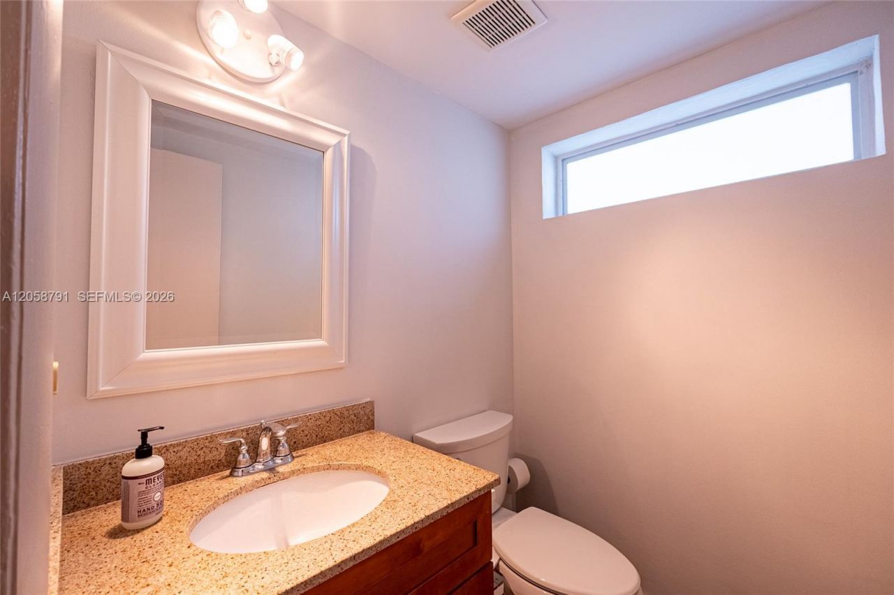 770 NE 69th St, Unit 8F, Miami, FL 33138 Photo