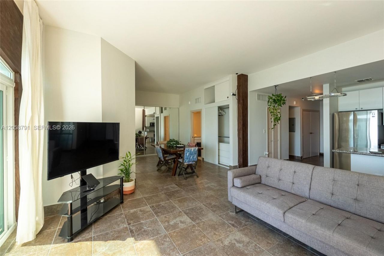 770 NE 69th St, Unit 8F, Miami, FL 33138 Photo