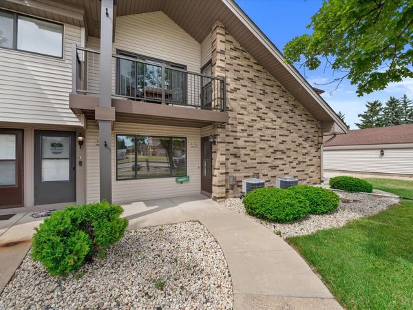 W176N9763 Rivercrest Dr, Germantown, WI 53022
