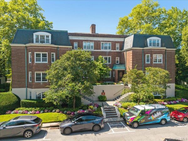 7 Chateaux Circle, Unit 7F, Scarsdale, NY 10583