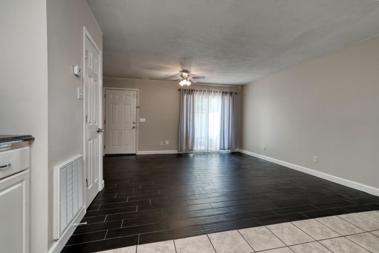 401 Cambridge Circle  Photo 10