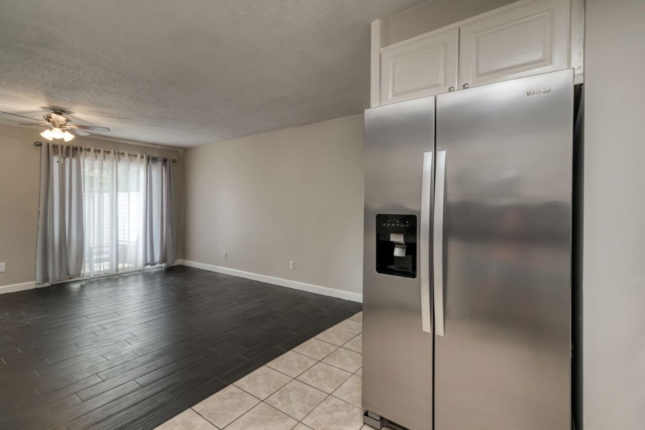 401 Cambridge Circle  Photo 11