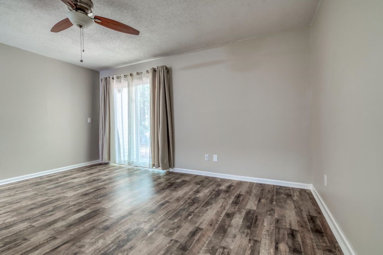 401 Cambridge Circle  Photo 15