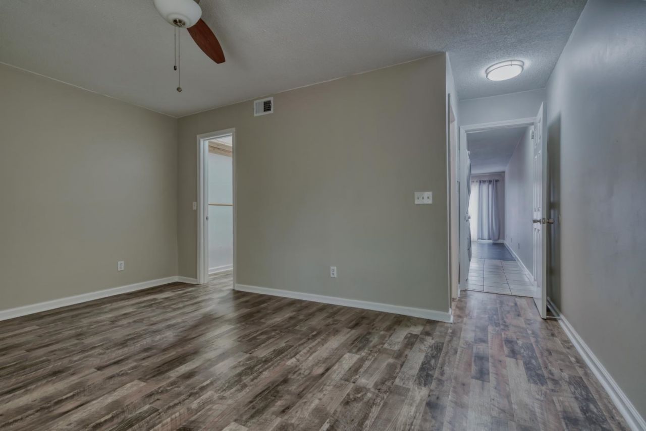401 Cambridge Circle  Photo 17