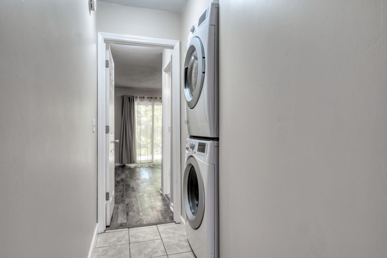 401 Cambridge Circle  Photo 22