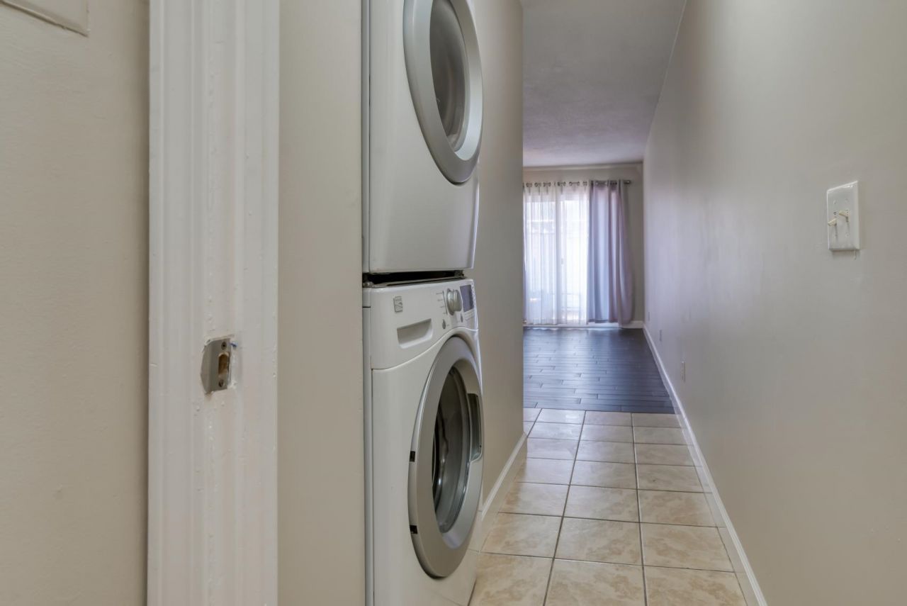 401 Cambridge Circle  Photo 23