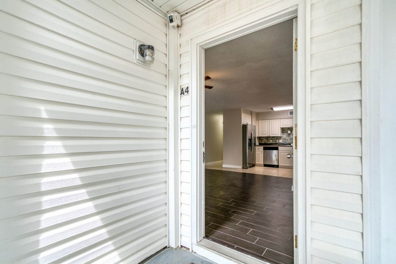 401 Cambridge Circle  Photo 4