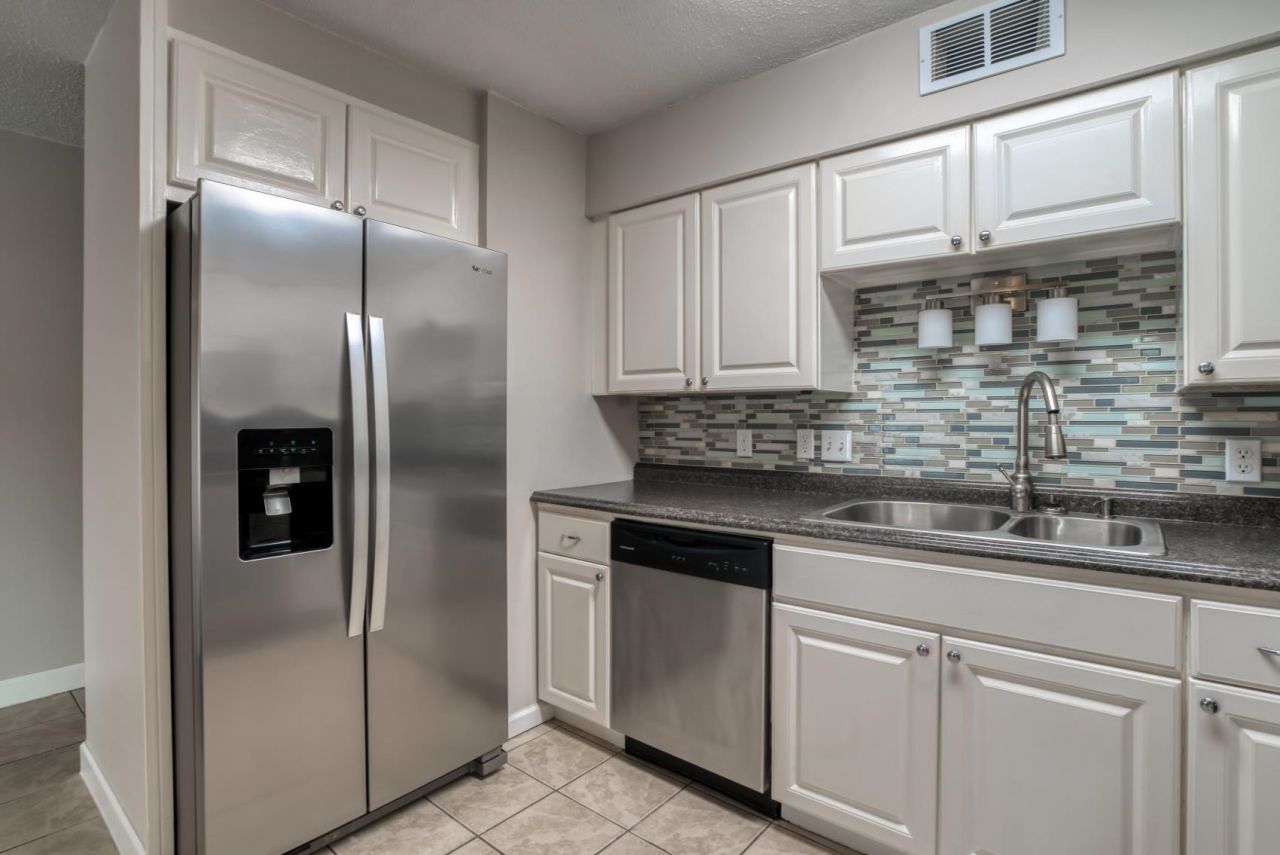 401 Cambridge Circle  Photo 8