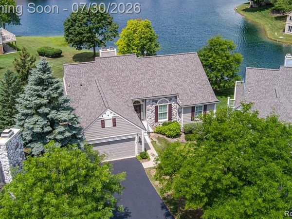 2446 Inglehill Point, Bloomfield Hills, MI 48304