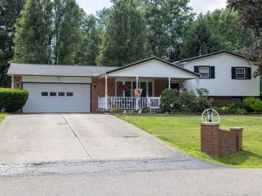 8639 Candlewood Avenue NW, North Canton, OH 44720