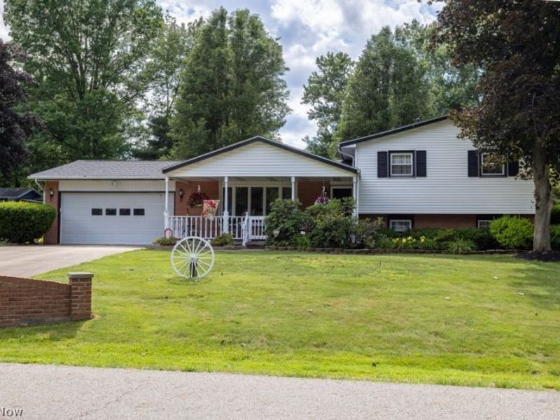 8639 Candlewood Avenue NW, North Canton, OH 44720 Photo 2