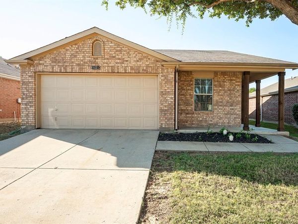 8924 King Ranch Drive, Cross Roads, TX 76227