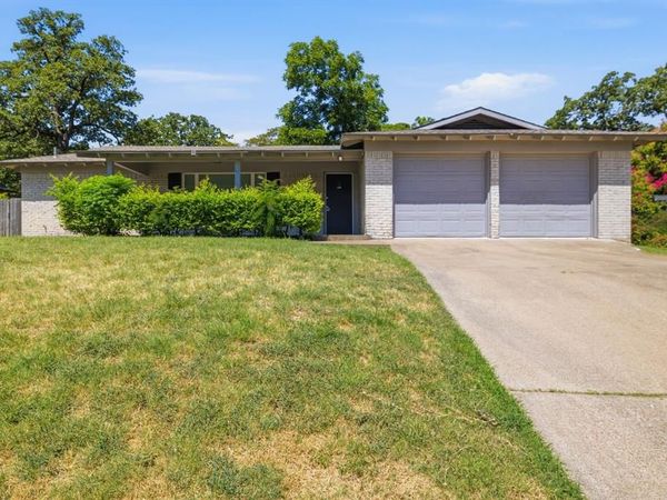 1117 Trailwood Drive, Hurst, TX 76053
