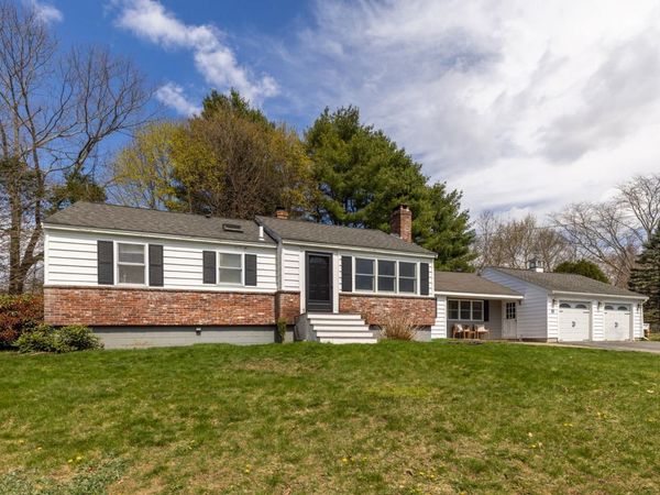 8 Warner Lane, Hampton, NH 03842