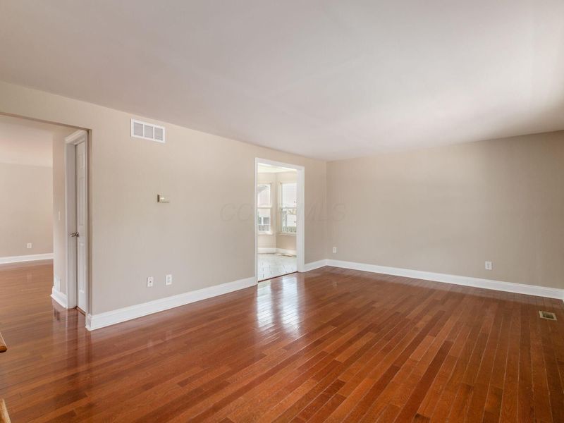 5113 Wolf Run Drive , Columbus, OH 43230 Photo 4