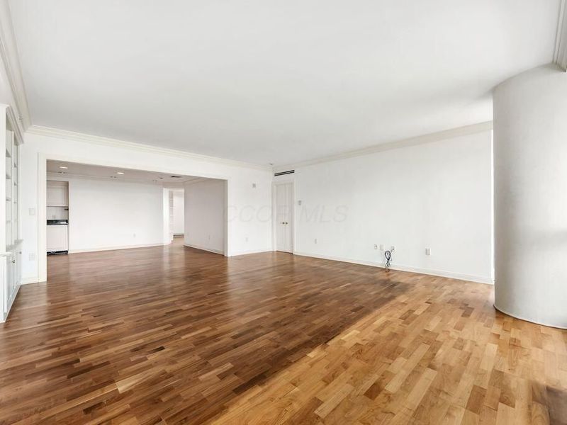 1 Miranova Place, Unit 925, Columbus, OH 43215 Photo 3