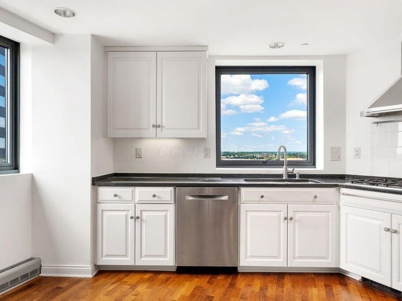 1 Miranova Place, Unit 925, Columbus, OH 43215 Photo 7