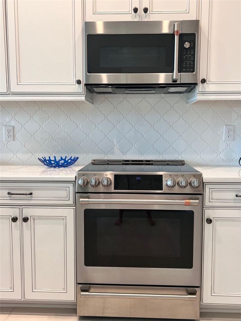 5569 Cannes Circle, Sarasota, FL 34231 Photo