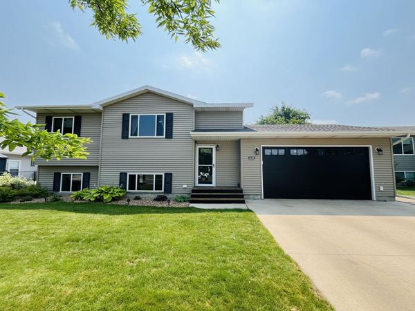 1207 SW 13th Avenue, Aberdeen, SD 57401