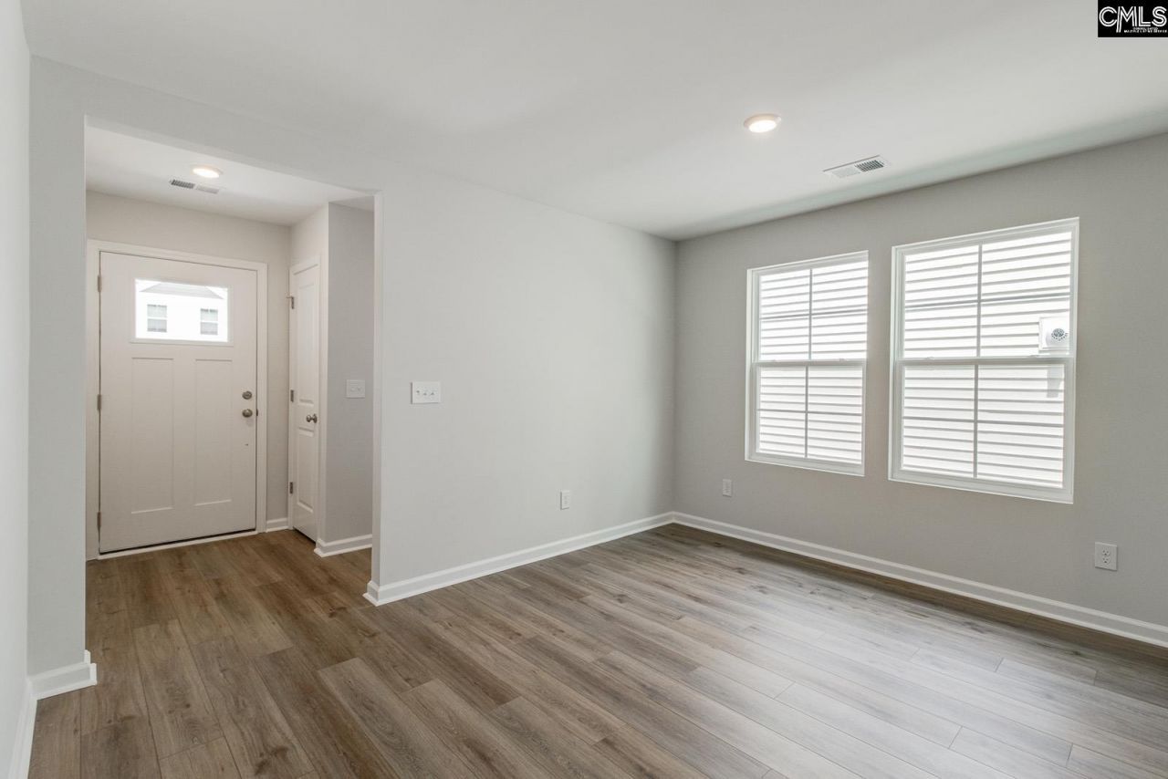 6027 Edgemont Court  Photo 4