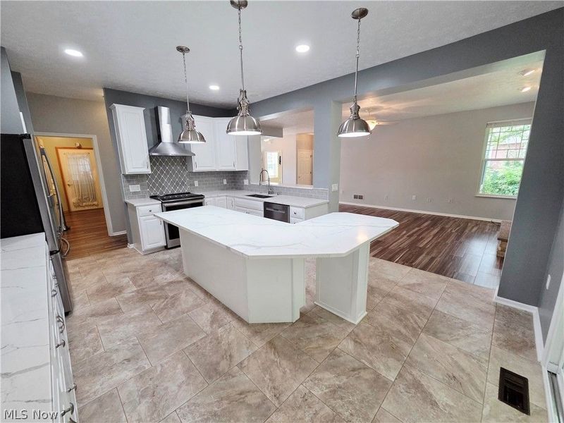 1901 Pembrooke Lane, Avon, OH 44011 Photo 12