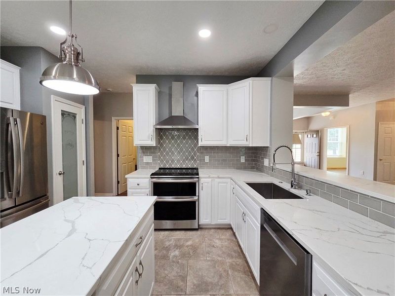 1901 Pembrooke Lane, Avon, OH 44011 Photo 14
